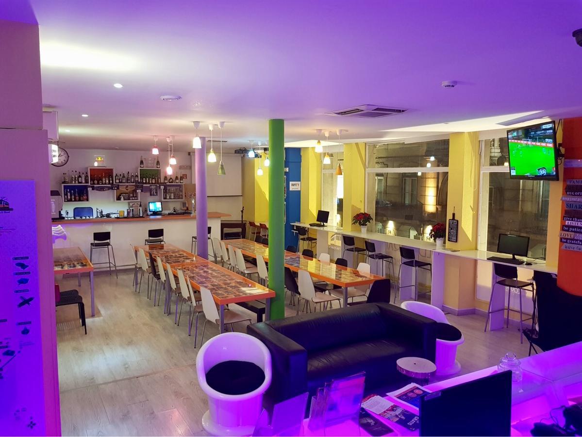 Hostel Golden Tram 242 &