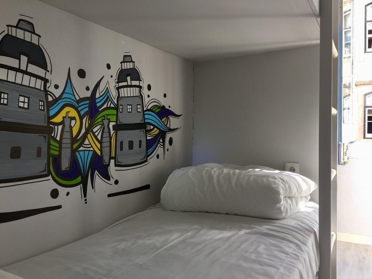 Hostel Golden Tram 242 & *