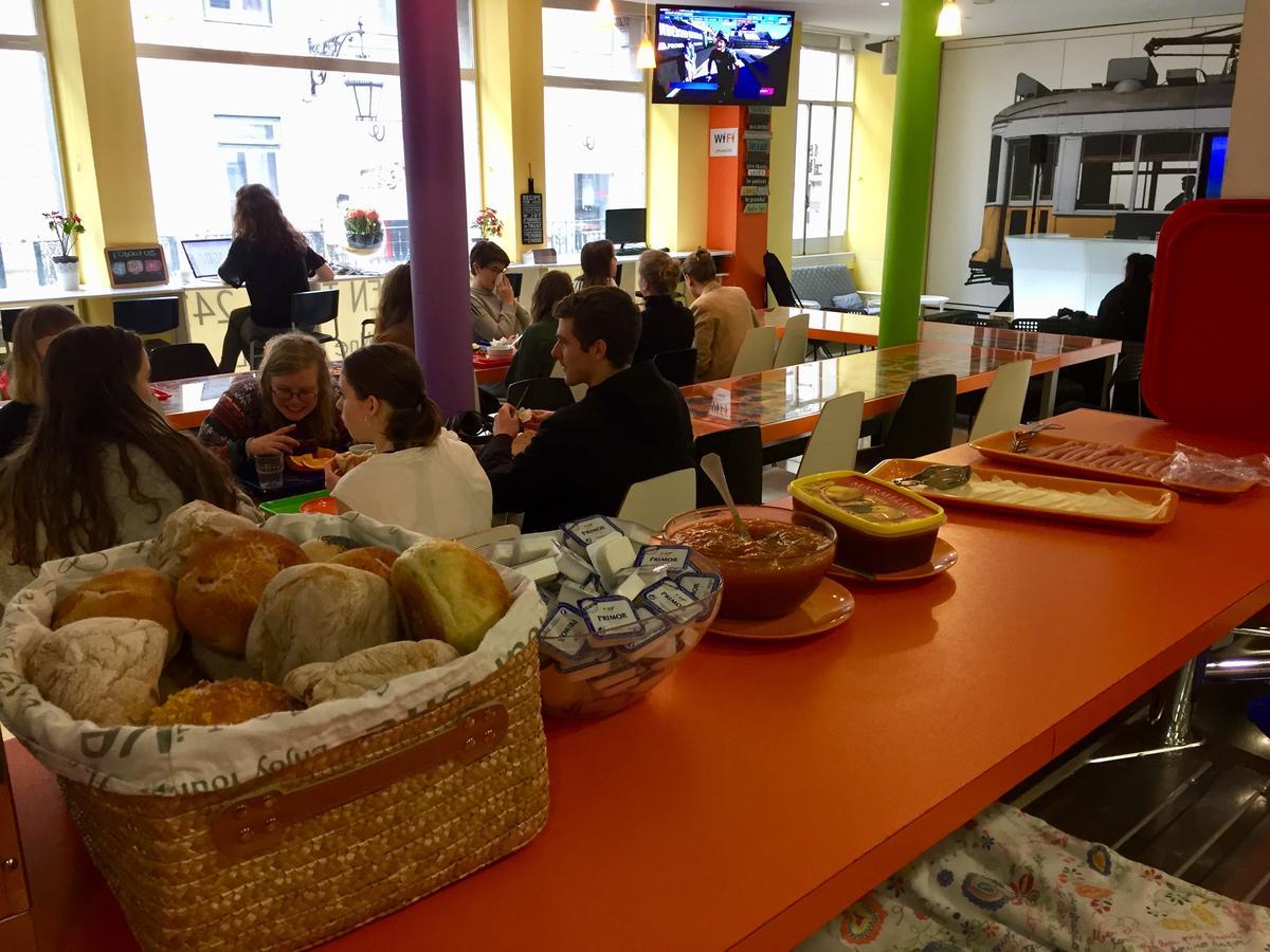 Hostel Golden Tram 242 &