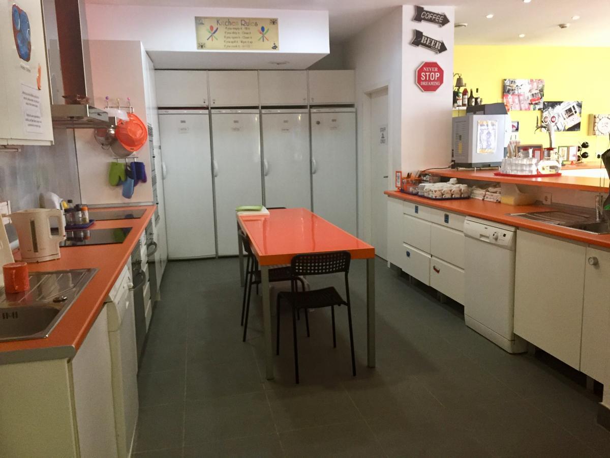 Albergue Golden Tram 242 &
